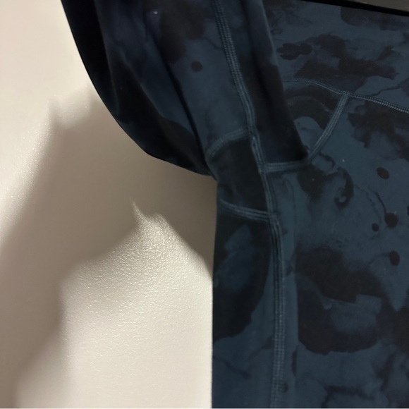 Vuori Studio Printed Leggings High Rise Waterdrop Blue camo Size XS - Picture 5 of 8
